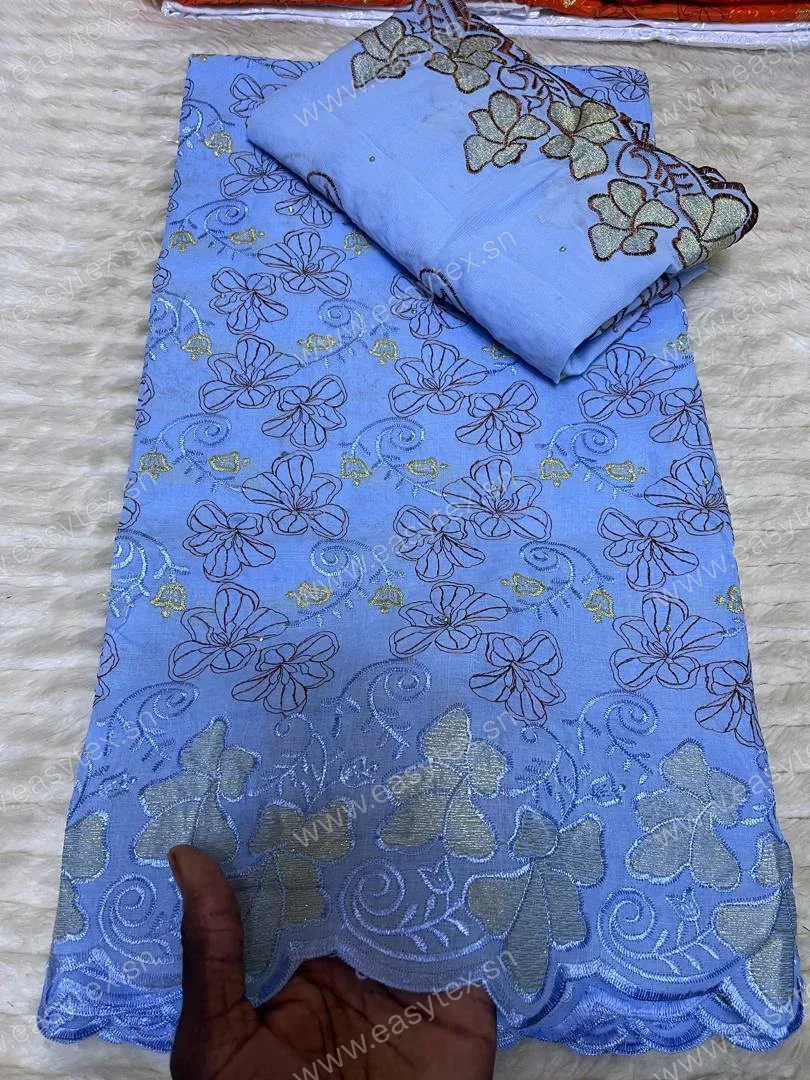 Voile Suisse Brodé Deux Pièces Bleu Ciel et Broderies Dorées